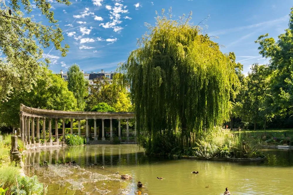 Le parc Monceau à Paris pour un projet de développement web.