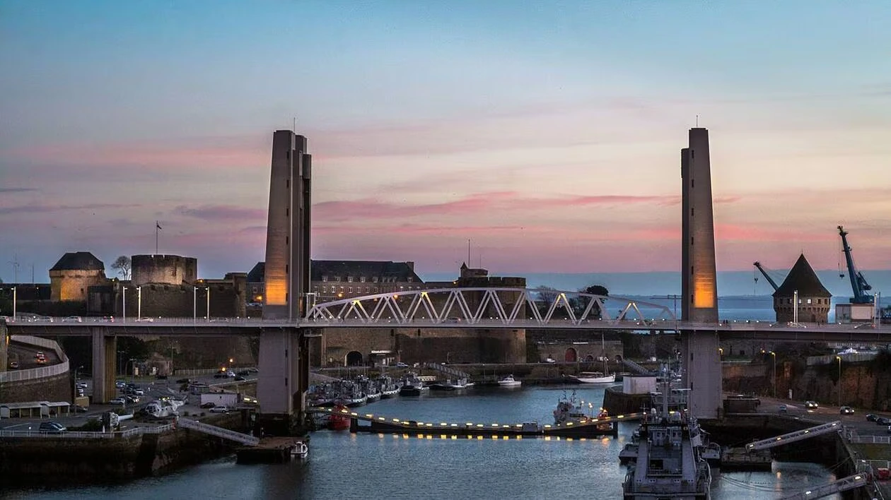 Le pont de Recouvrance à Brest pour un projet web.